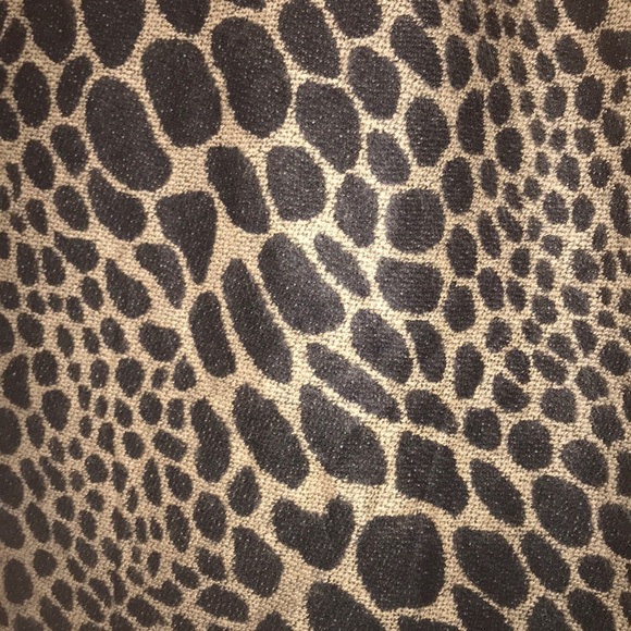 Leopard pattern shawl - Picture 3 of 8